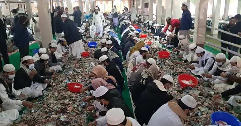 পাগলা মসজিদের দানবাক্সের টাকা গণনা